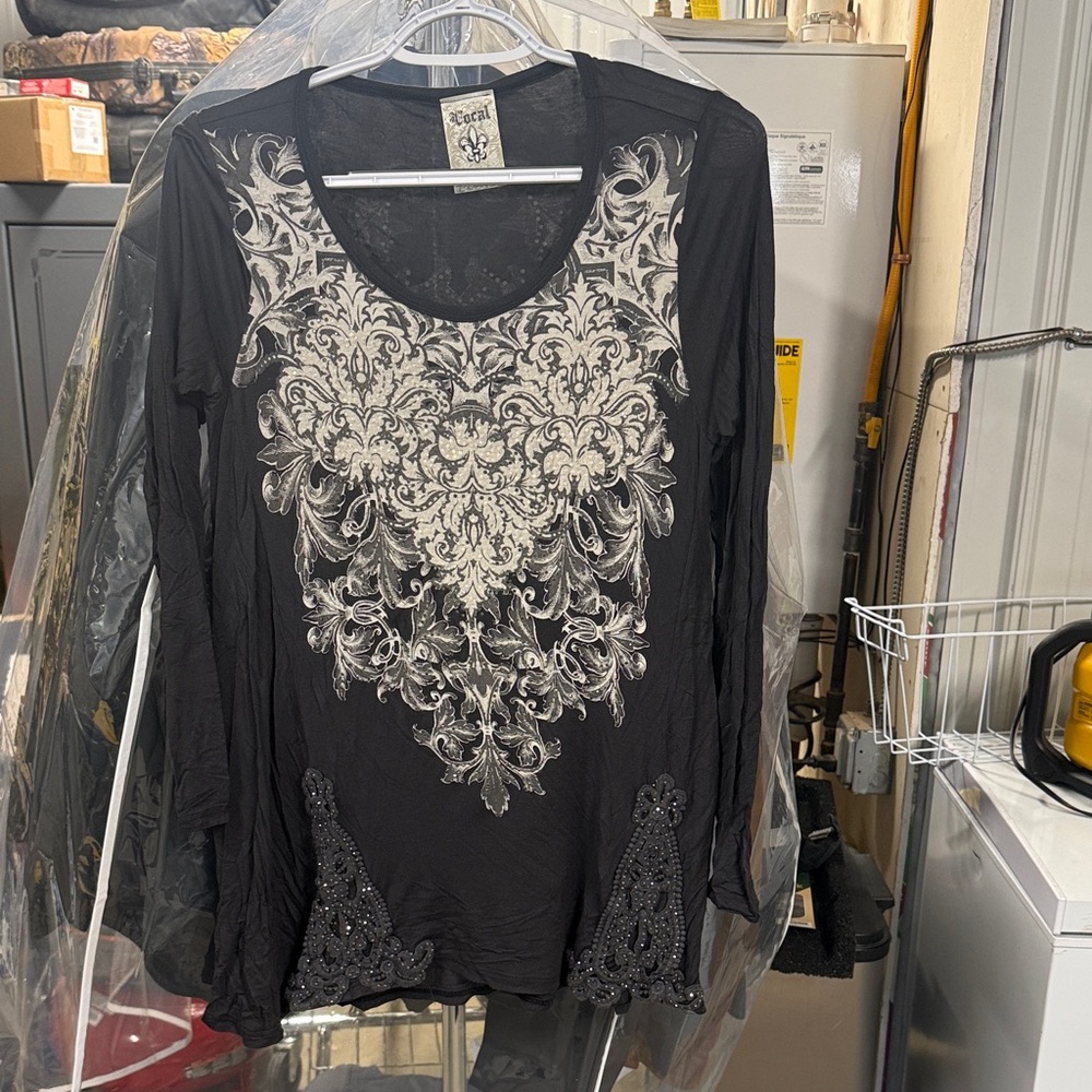 Vocal Black Long-Sleeve Scoop Neck Top with Cream Ornate Front
